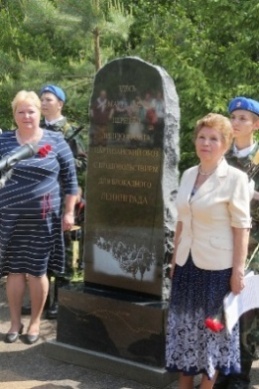 Открытие памятного знака в честь перехода 12 марта 1942 года партизанского продовольственного обоза для блокадного Ленинграда