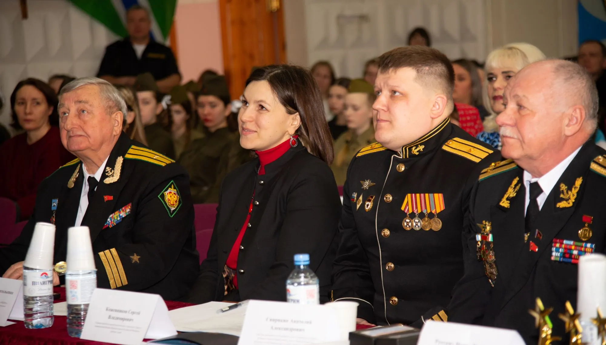 На снимке: члены жюри фестиваля (слева направо) представитель Российского фонда ветеранов в Кировской области капитан 3 ранга в отставке Юрий Малых,  руководитель Дома культуры «Родина» Ирина Беляева, главный инспектор военно-политического управления ВМФ капитан 3 ранга Сергей Кожевников, член Правления Фонда, советник председателя Фонда капитан 1 ранга в отставке Анатолий Свирякин.