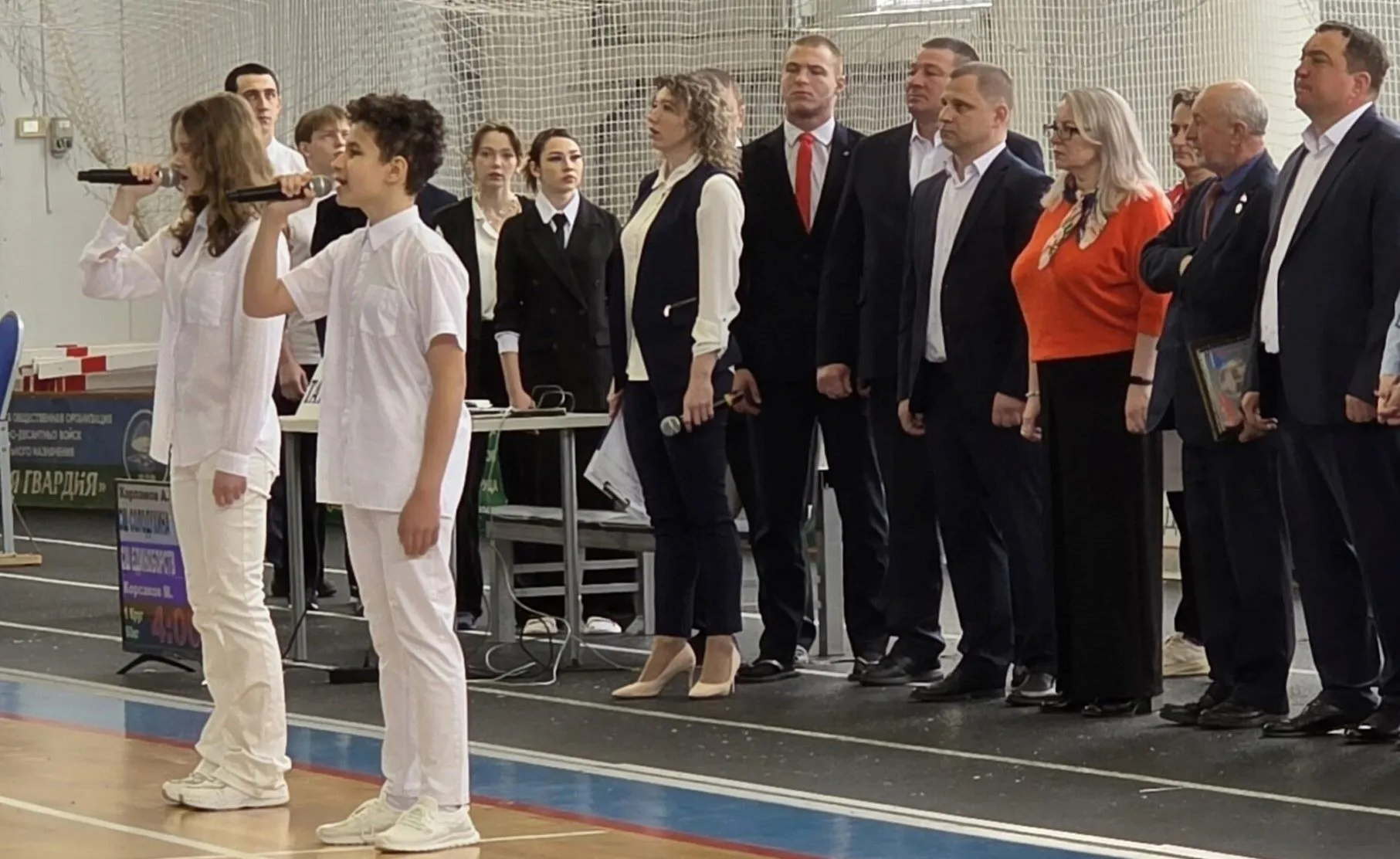 Представитель Российского фонда ветеранов в Курской области Николай Марков (второй справа) на церемонии открытия турнира.