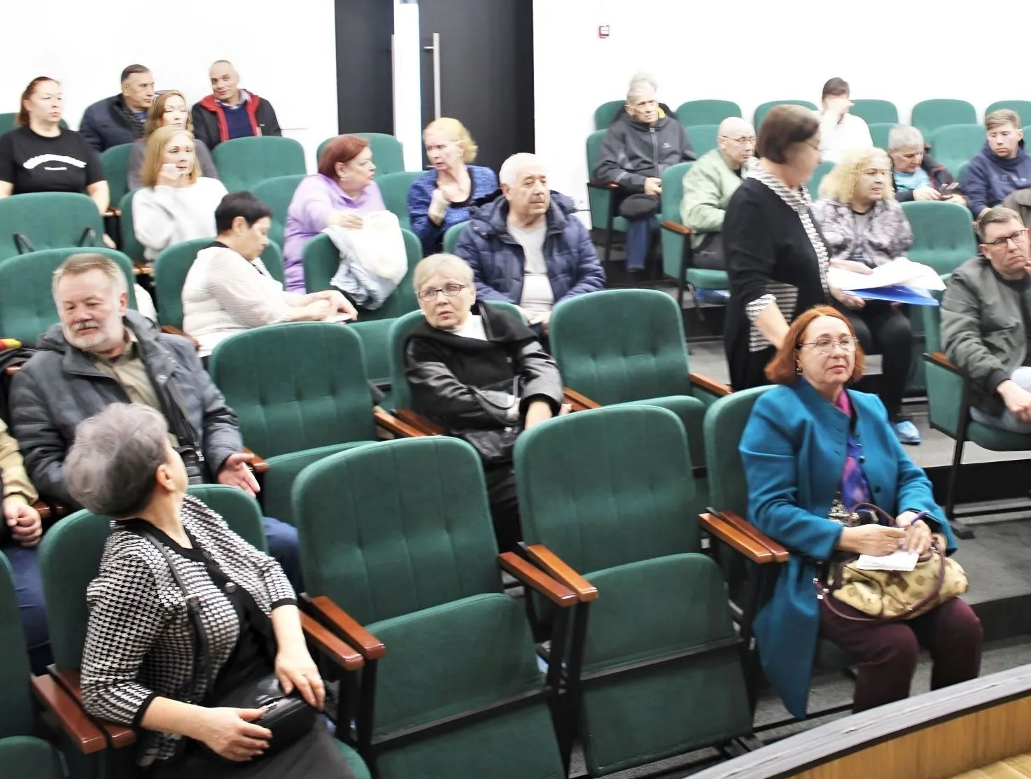 В актовом зале Специальной городской библиотеки искусств имени А.С. Пушкина города Воронежа.